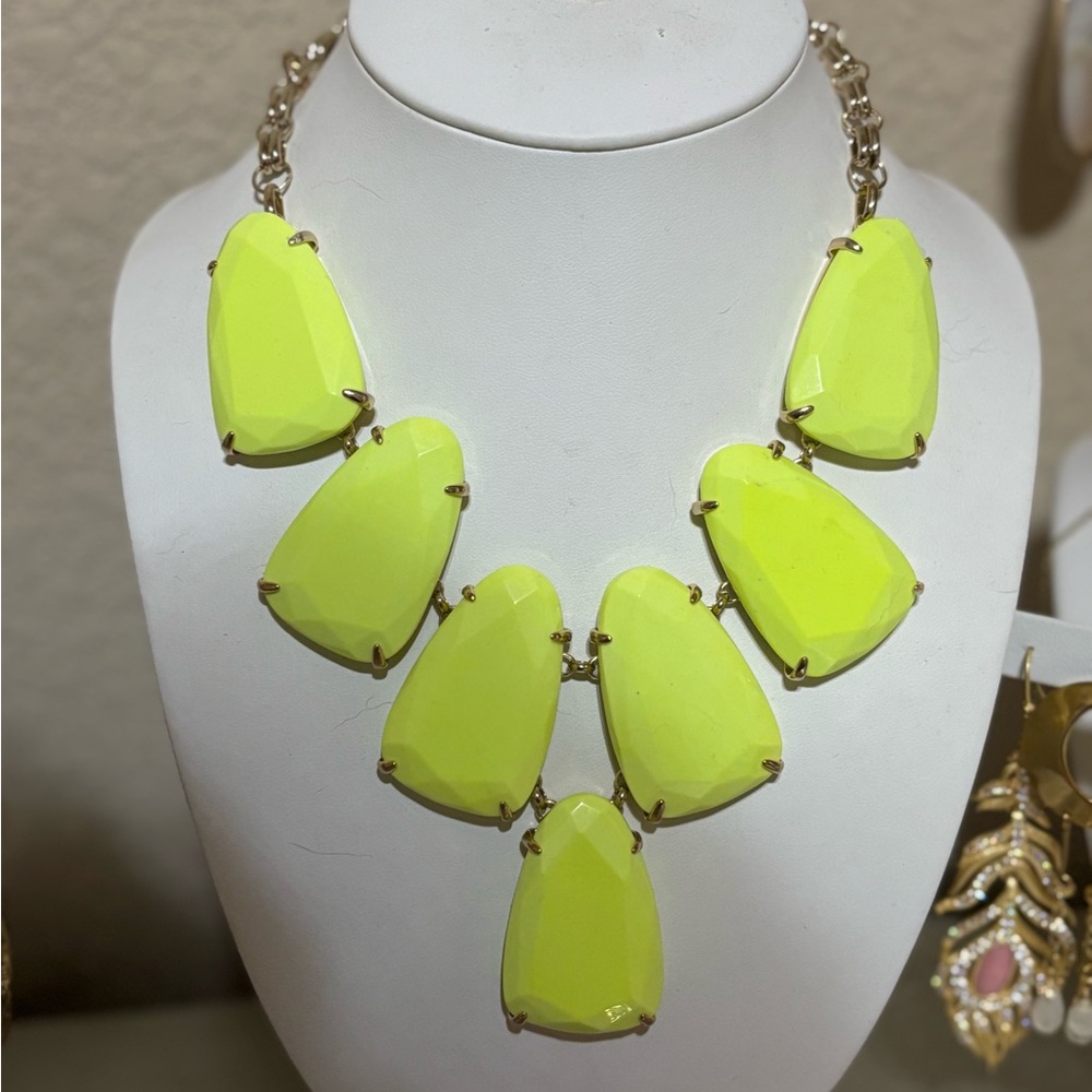 Kendra Scott | Neon Yellow Harlow in Gold